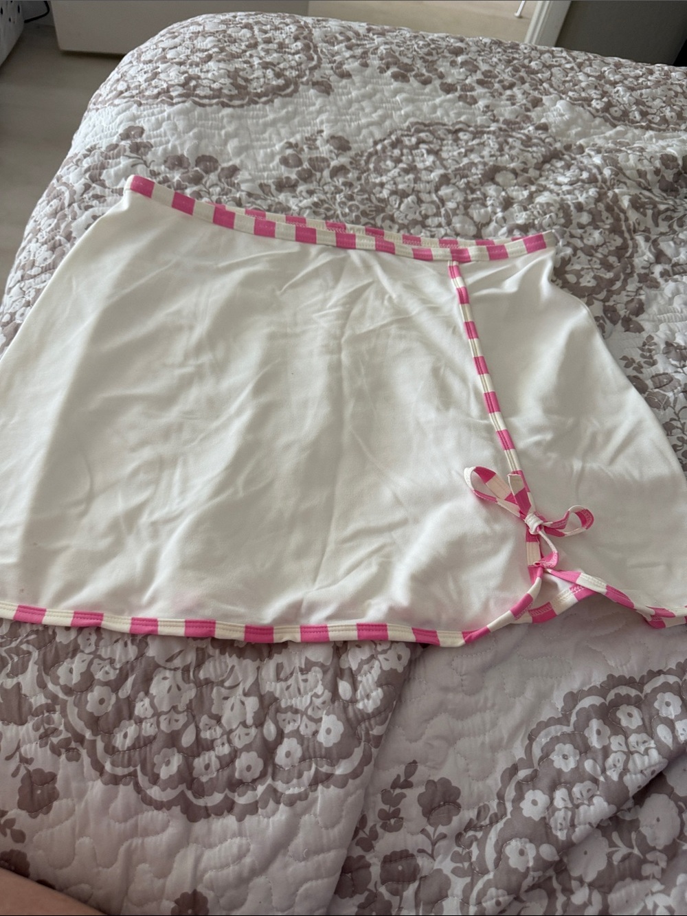 Lilly Pulitzer White Chemise Wrap Skirt with Pink Trim